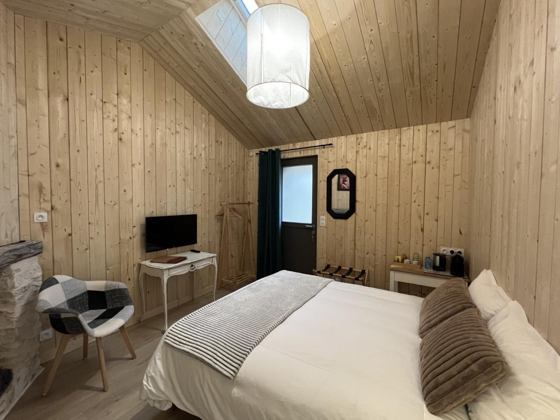 Au Logis De Bellefois - Chambres D'Hotes Neuville-du-Poitou Exteriör bild